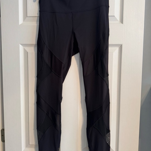 Lululemon Black High-Waisted Mesh Leggings 10, 28” - Picture 2 of 6
